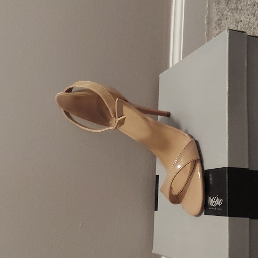 Mossimo high heel shoes